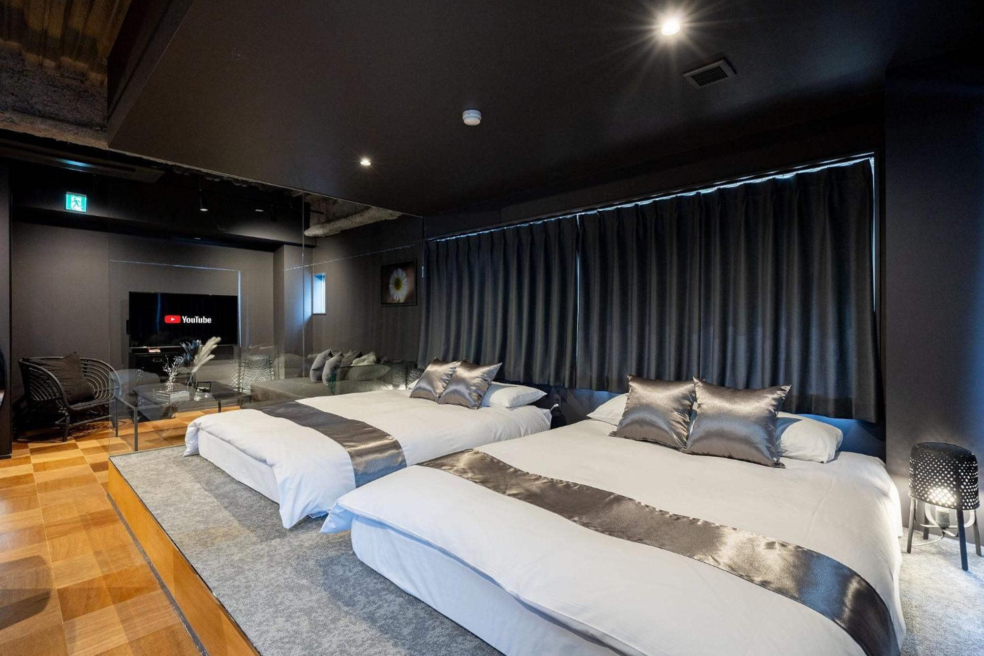 Bijou Velvet Apartment